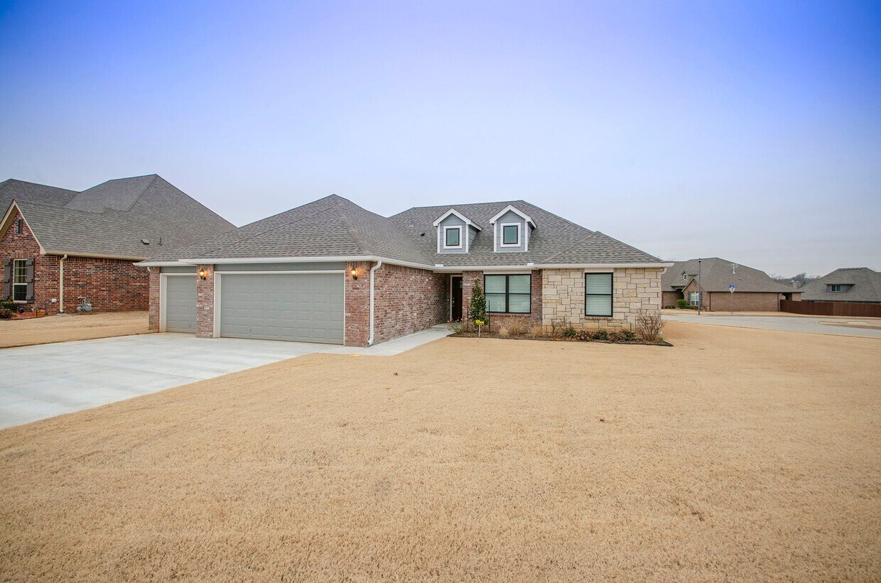 4 Bed, 2.5 Bath, 3 Car Garage Beauty In De... House Rental in Broken