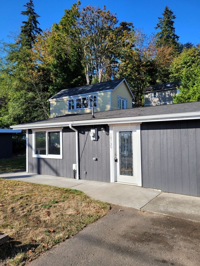 Building Photo - Suquamish Single level Updated with a stor...