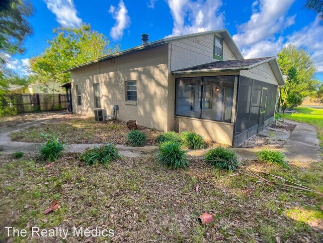 Building Photo - 3 br, 1.5 bath House - 10048 SE Sunset Har...