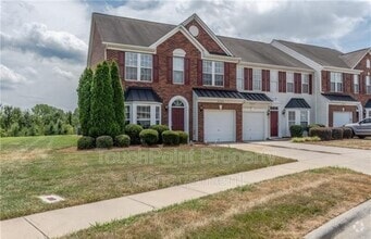 Building Photo - 4098 Holly Villa Cir