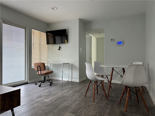 Foto del edificio - 621 N 11th St