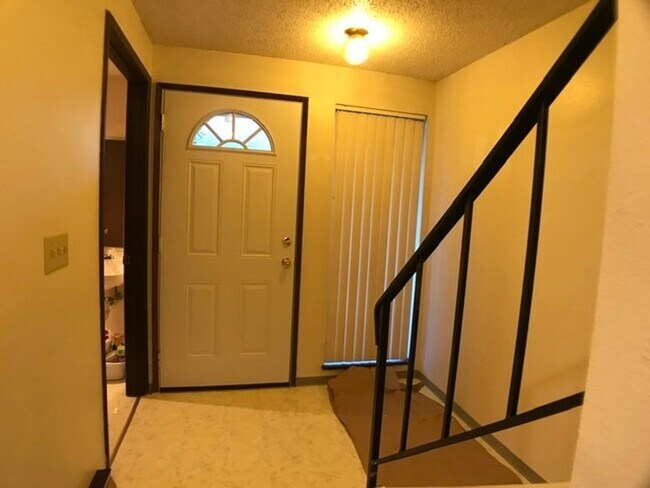 Building Photo - Rock Creek 4-plex Unit - 2 Bedrooms 1.5 Ba...