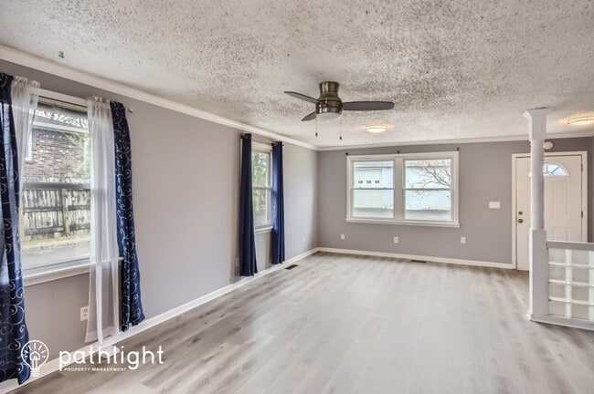 Building Photo - 106 River Rd, Hendersonville, TN, 37075