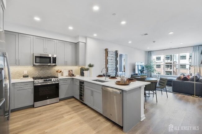 Foto del edificio - 2000 Schindler Dr