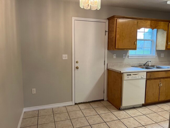 Building Photo - 232 Runnymeade Dr