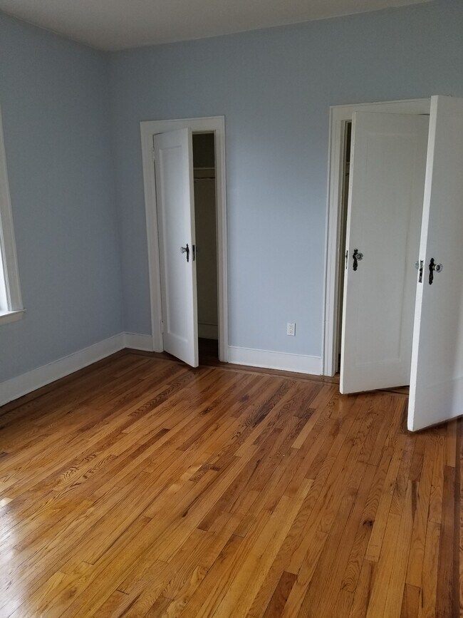bedroom - 37-27 60th St