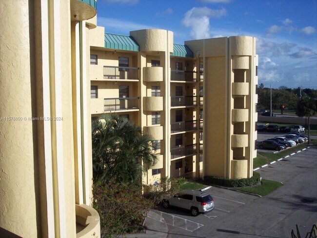 Building Photo - 6575 W Oakland Park Blvd