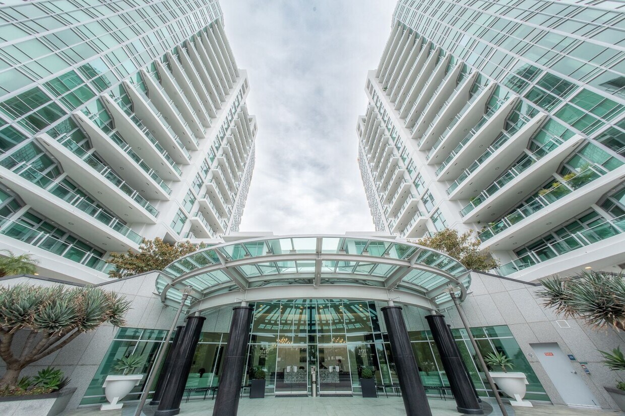 Primary Photo - CROWN JEWEL OF URBAN ELEGANCE: THE MARQUEE...