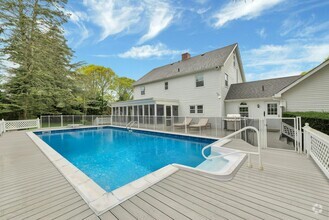 Building Photo - 110 Sleepy Hollow Ln