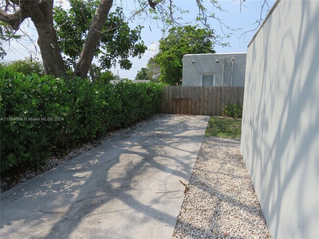 Building Photo - 1924 Fillmore St