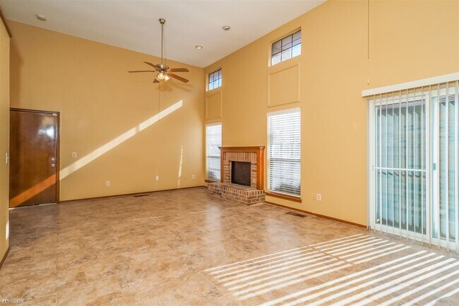 Building Photo - 3 br, 2 bath House - 7728 Doris Dr
