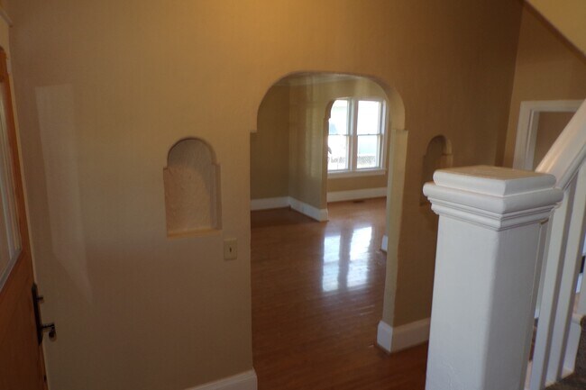 Building Photo - 4912 SE 99th Ave