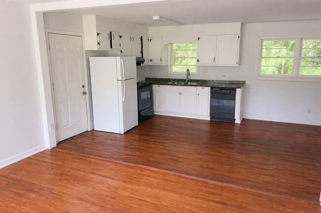 Foto del edificio - 683 Rothell Rd