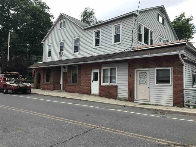 Building Photo - 579 Main St