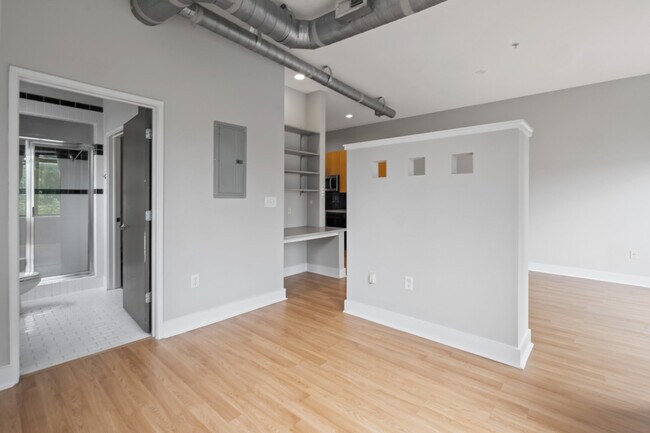 Building Photo - 514 W 10th St
