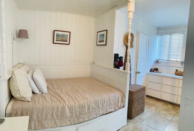Foto del edificio - 4401 Crest Dr
