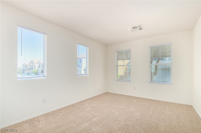 Foto del edificio - 8338 Fort Hallock Ave