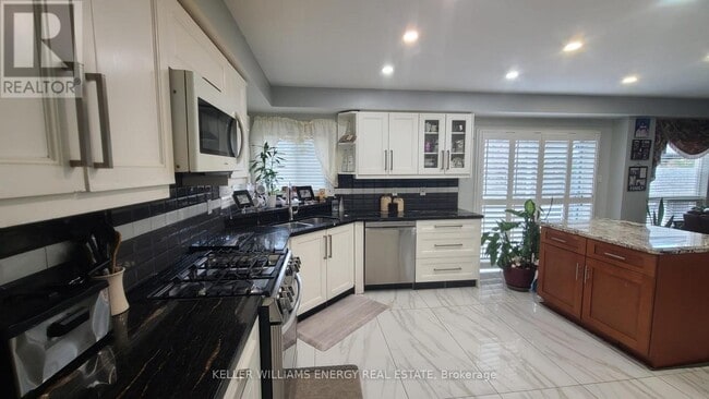 Building Photo - 12 Phillpot Ln