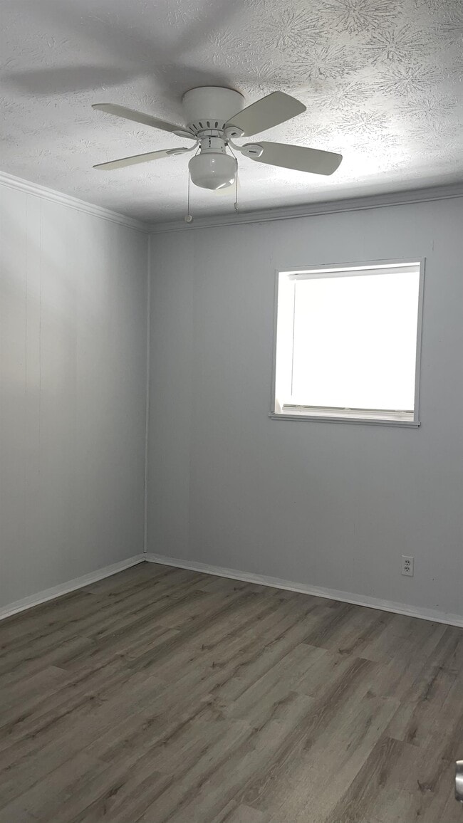 Building Photo - 5686 Akra Ave