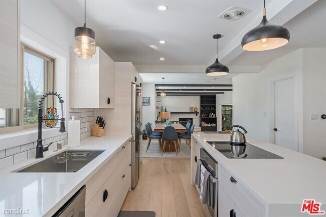 Foto del edificio - 3 br, 2 bath House - 428 Redlands St