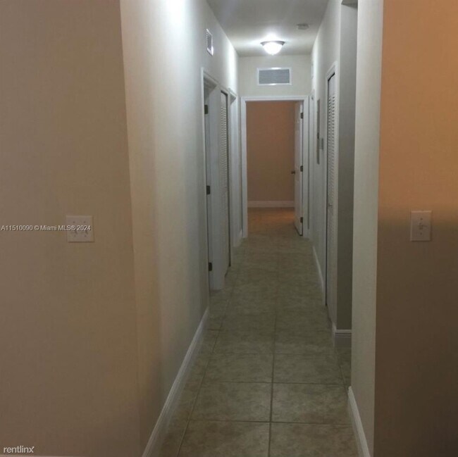 Foto del edificio - 3 br, 2 bath House - 41 W 14th St # 1
