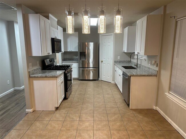 Building Photo - 2523 Knoll Shadows Ln