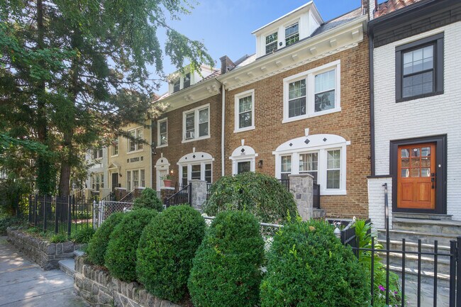 Foto del edificio - 1452 Spring Rd NW