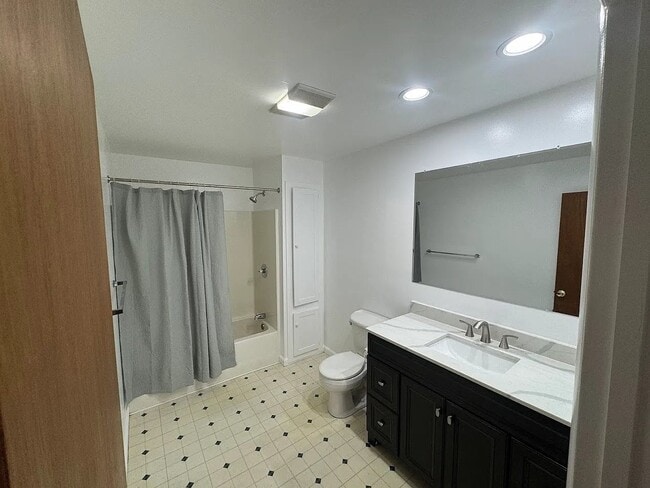 Building Photo - 38491 Westvale St