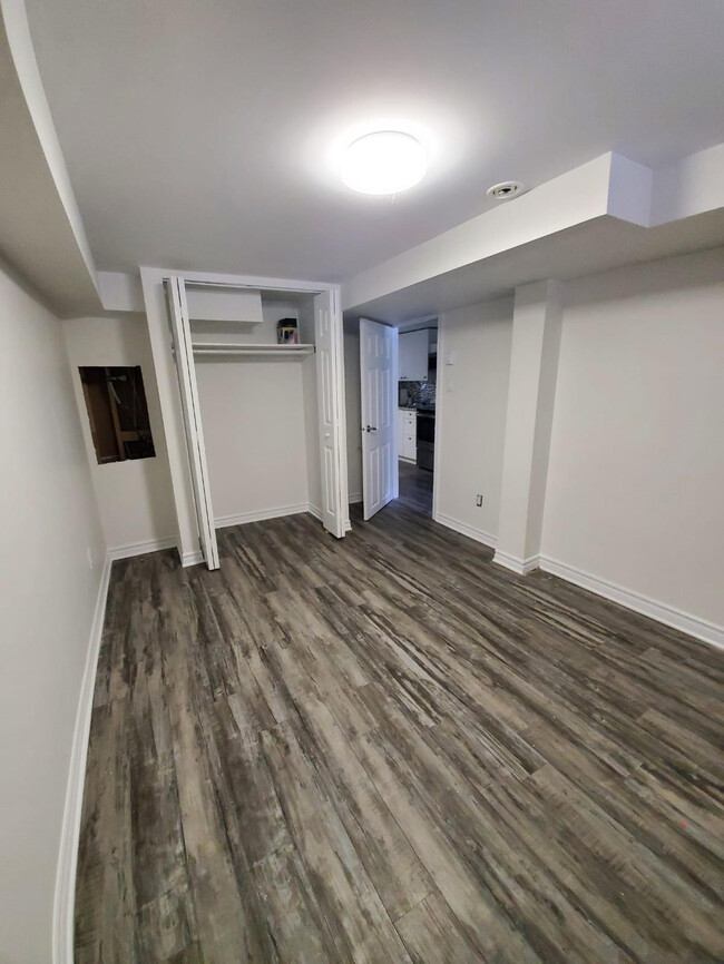 Building Photo - 1472 Claymor Av