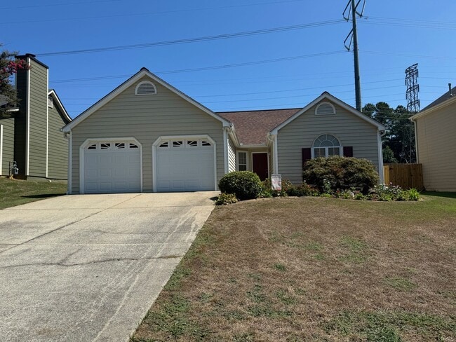 Foto del edificio - Sunroom and Fenced Backyard in the Heart of Kennesaw!