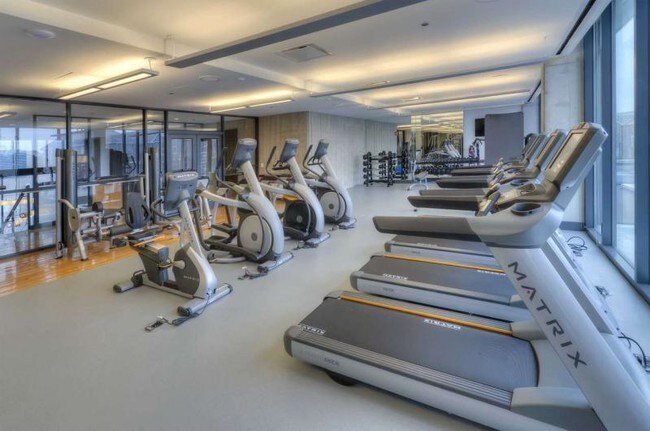 Building Photo - 630 W Division St