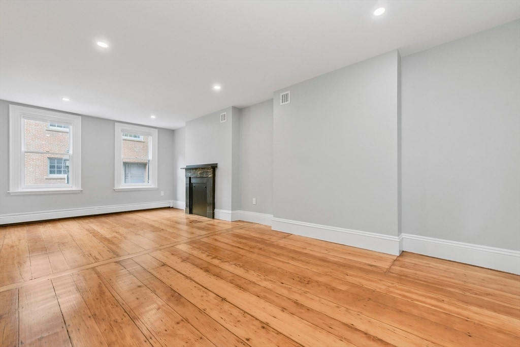 Primary Photo - 49 Winchester St