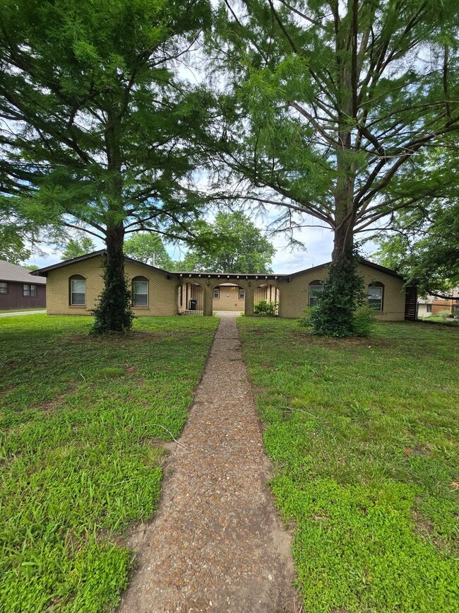 Building Photo - 109 Sieville Ave