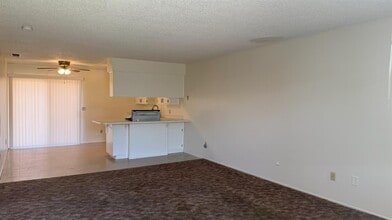Building Photo - 1444 N Lemoore Ave