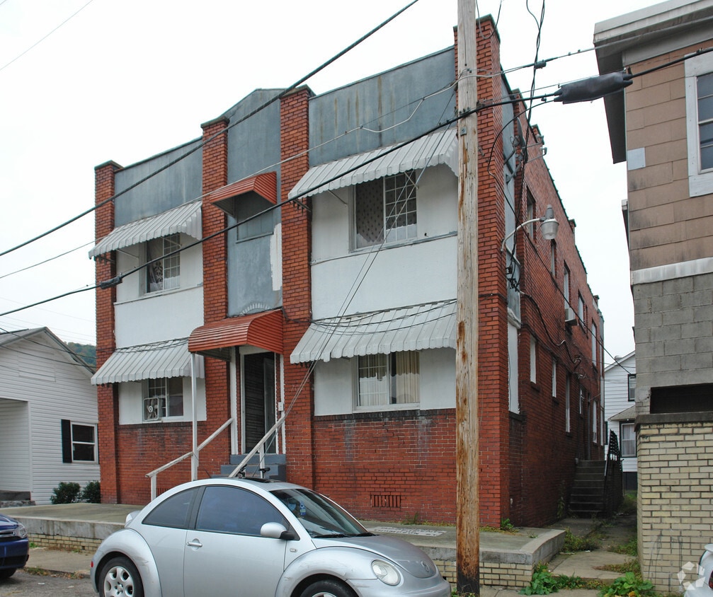 Building Photo - 702 Thompson St