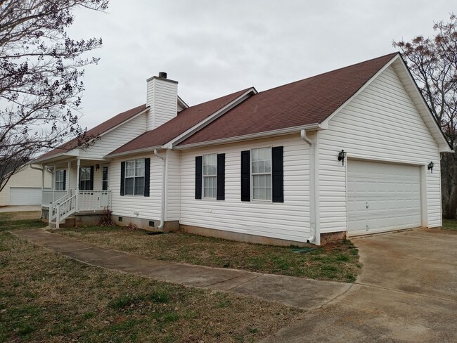 Building Photo - Beautiful 3/2 Ranch Style Home in Williamson