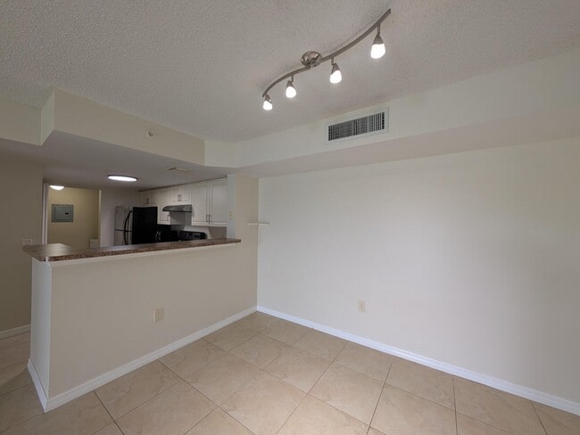 Foto del edificio - 5011 Wiles Rd