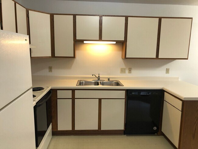 Foto del edificio - FIRST Months Rent FREE!