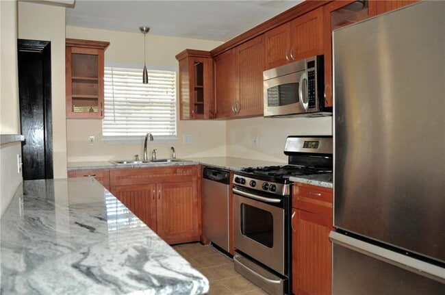Building Photo - 5907 Garden Oaks Dr