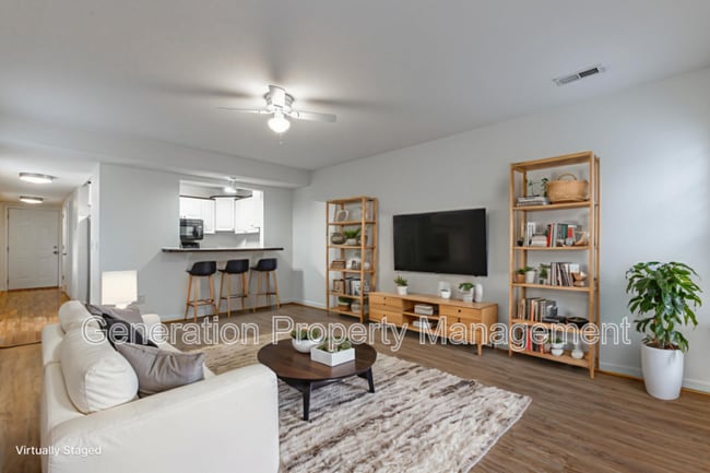 Building Photo - 90 Melrose Dr