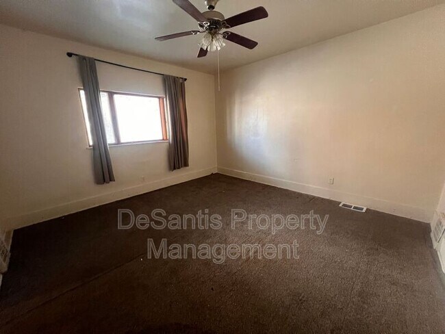 Foto del edificio - 1220 Maple Ave