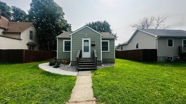 Building Photo - 2 bedroom 1 bath house
