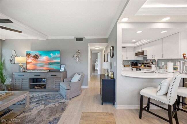 Building Photo - 330 Kon Tiki Dr