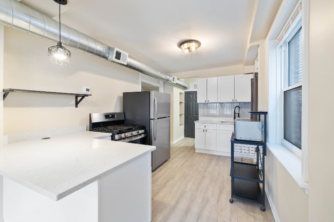 Building Photo - 2645 N Ridgeway Ave