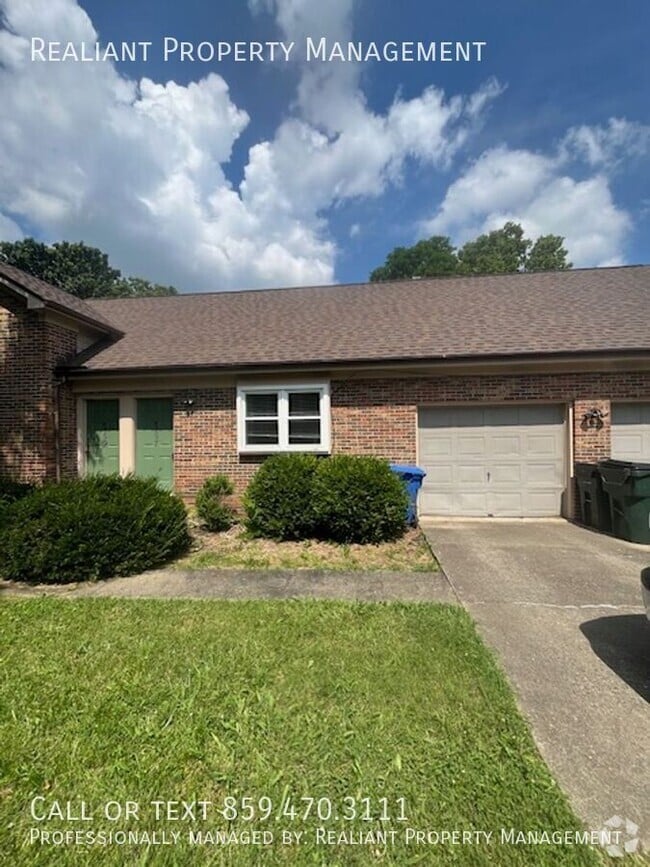 Building Photo - 457 Woodview Dr