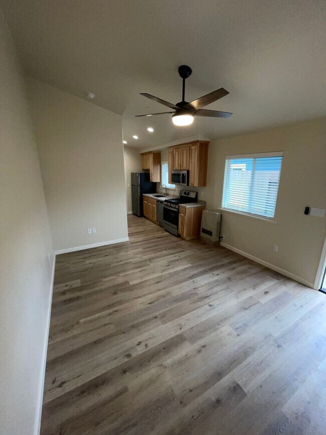 Building Photo - 1120 Chelsea Wy