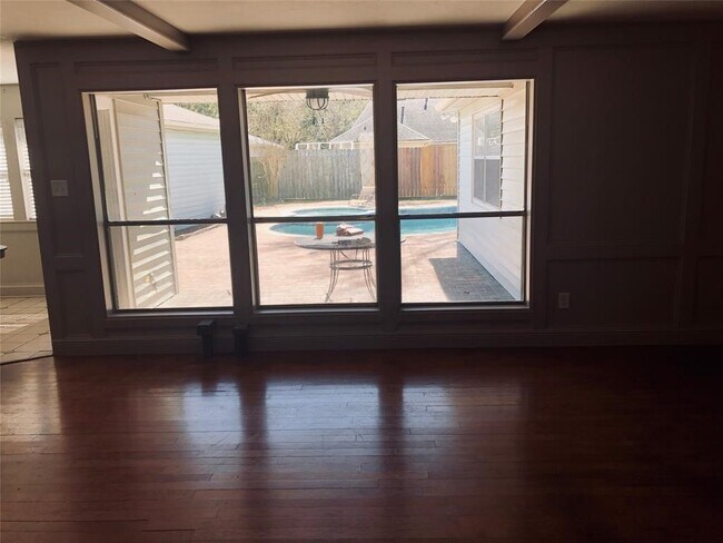 Foto del edificio - 18015 Heaton Dr