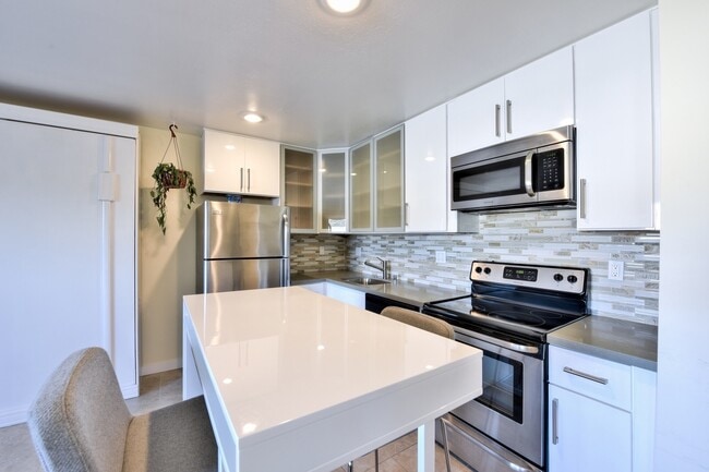 Foto del edificio - Remodeled Studio in Diamond Heights Villag...