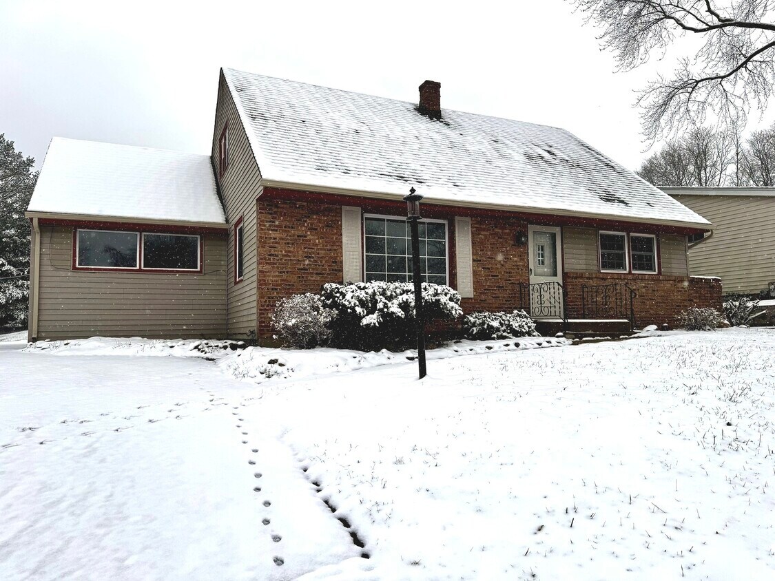 3111 Sunnyside Dr, Rockford, IL 61114 House Rental in Rockford, IL