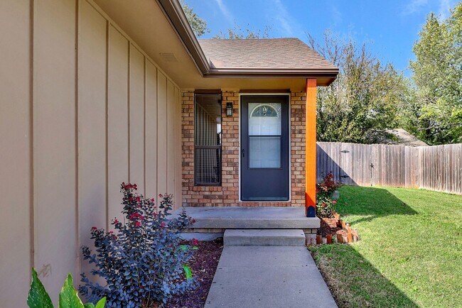 Building Photo - 8924-8926 E Bluestem